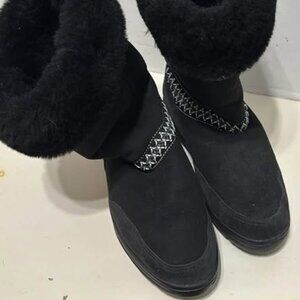 UGG Women's Sundance Revival Size 8 Black